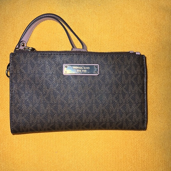 Gently used Michael Kors monogram bag with matching wallet - Picture 2 of 6